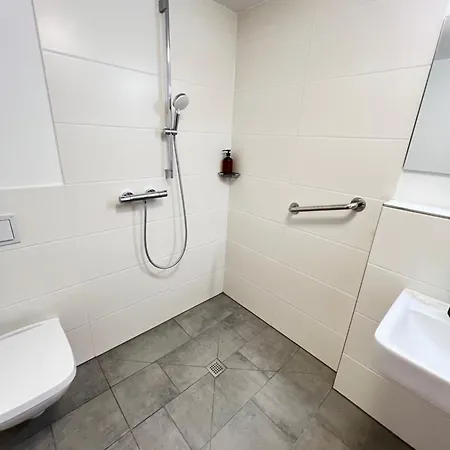 W&d Living Urban White Balcony Parkplatz 아파트