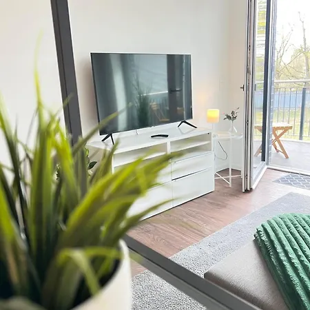 W&d Living Urban White Balcony Parkplatz Apartamento Burgdorf (Hannover)