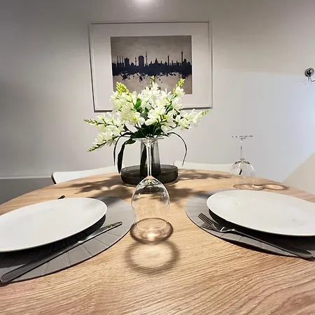 아파트 W&d Living Urban White Balcony Parkplatz *